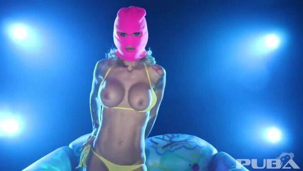 Enjoy watching this uncut movie of : Sarah Jessie Flaunts Her Muscular Physique and Tatted Body - Solo Scene