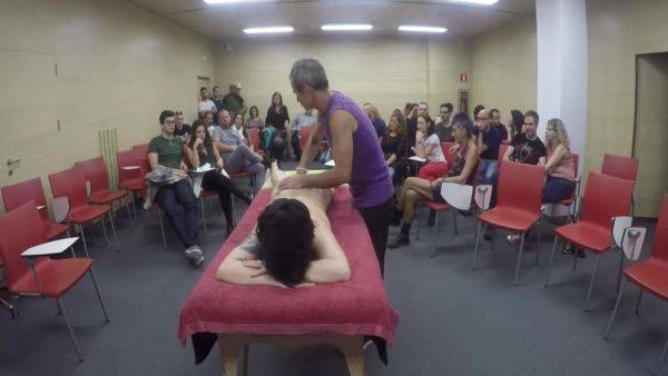 Watch this hardcore movie of : Pamela Sanchez And Jesus Sanchez - Clase 2 De Masaje Erotico Anal 20 Min