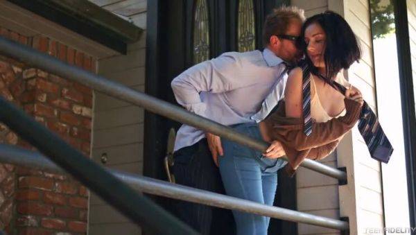 Play complete scene : Amanda Lane & Ryan Madison: Bound Outdoors #2