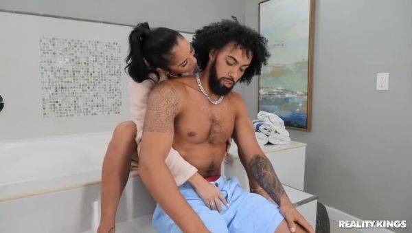 Watch this complete clip called : Brunette Babe's Facial & Handjob