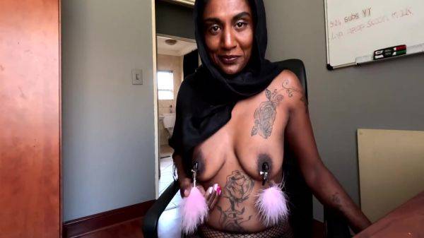 Play the hardcore scene of : Desi In Hijab Smoking While Wearing Nipple Clamps 10 Min