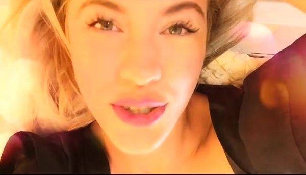 Watch the uncut clip titled : Freakin Sexy Hot Blonde Babe Solo