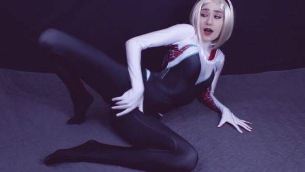 Cosplay Queen: Get Up Close & Personal with Blonde Spider Gwen - porntry.com on pornsfind.com