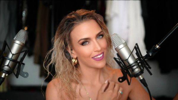 View complete clip of : Amateur babe loves to jerk off the dudes dick