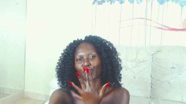 Watch the uncut clip of : Bootie Petite Ebony Is Getting Hot In Front Of Webcam