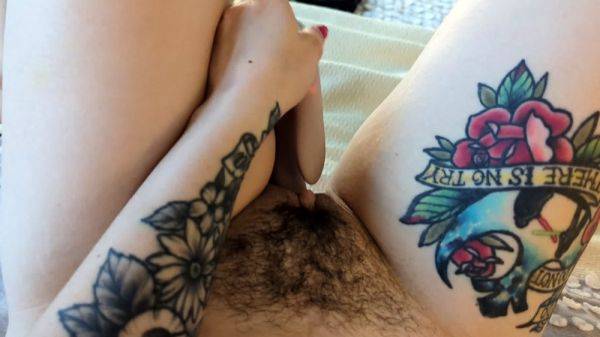 Play HD video titled : Busty brunette solo masturbation