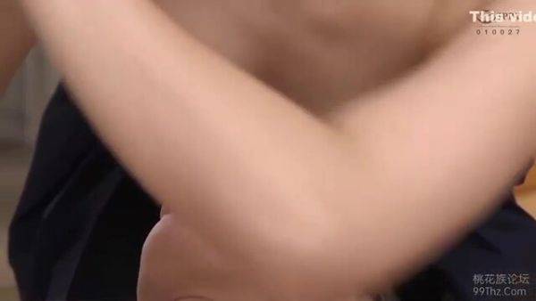 Play the uncut video : 01156,A bitch is fully exposed during sex!