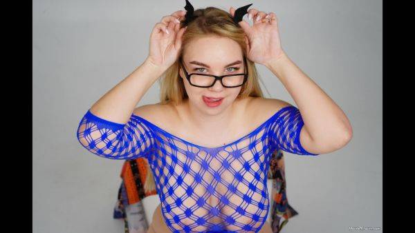 Stream this uncut movie called : Kristall Bluemesh Photoshoot