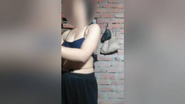 Play the uncensored scene : New Desi Rashimka Showing Hot Body Full Desi Nude Indian 18