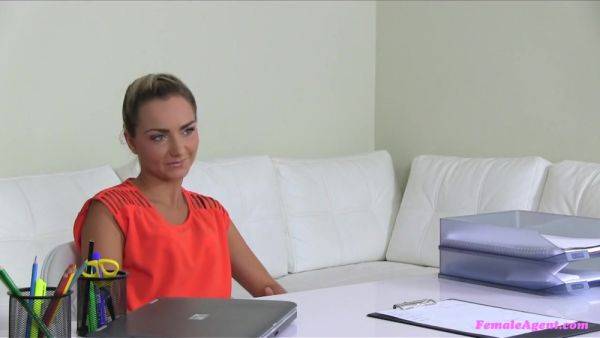 Play this uncut clip of : Slim Tanned Blondie Goes Lesbian