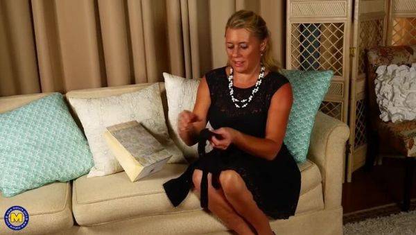 Enjoy watching this full scene called : American housewife Cristine Ruby pleasuring herself