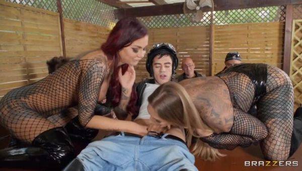 Enjoy watching this hardcore video of : Biker Babes in Berlin: Mia Blow, Ria Red, & Jordi El Niño Polla (18.2.2022)