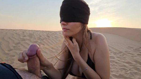 Il se fait sucer dans les dunes par sa copine - txxx.com - France on pornsfind.com