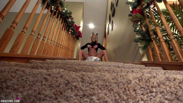 Stream the full video named : Nikki Bumps