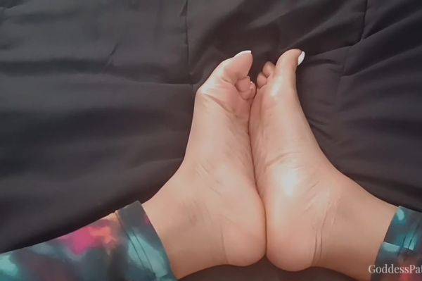 Enjoy watching the uncut clip called : Dose Of My Sexy Feet