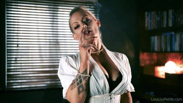 Watch complete video : Loulou Petite - Slomo Smoke