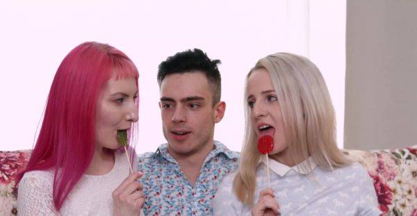 View the uncut clip named : 18videoz - Alien Fox - Hanna Rey - Teens share lollipop and cock