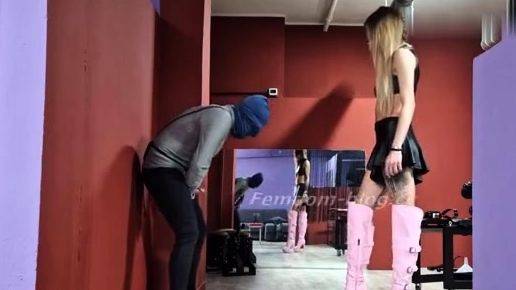 Play the full clip : Mistress Magda – Ballbusting with my pink boots