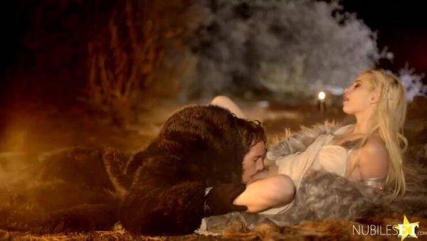 Enjoy watching the uncut clip named : Kiara Cole: Queen of Outdoor Thrones with Hairy Bush & Petite figure