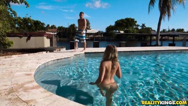 Stream this uncensored video named : Nicolette Love and Tony Rubino: Insatiable Horniness in the Outdoors / 25.9.2017