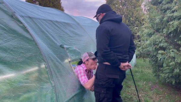 Watch this uncensored video named : Kassy Et Venu Me Rejoindre Pres De Serre Alors Jai Pris Une Petite Pause Bien Merite!!! - Hot Milf