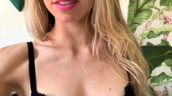 Watch uncut clip : amateur blonde solo webcam
