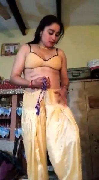 Desi Aunty strip infront of husband - drtuber.com - India on pornsfind.com