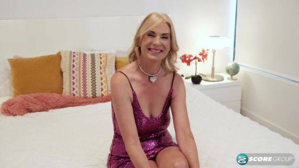 View the full movie : Joanna Is A Very Horny Gilf