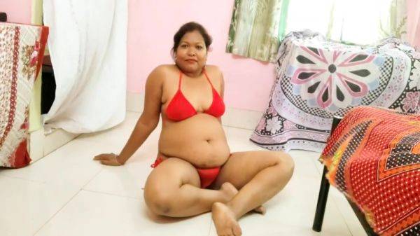 Watch this uncensored scene : Huge Boobs In Indian Housewife