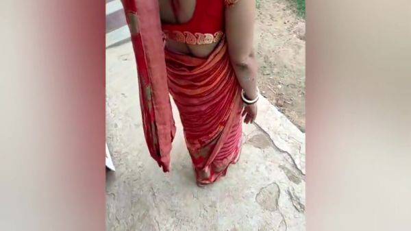 Devar Bhabhi - Village Wife Showing Outdoor - desi-porntube.com - India on pornsfind.com