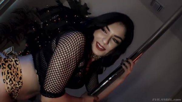 View this uncut video of : Keira Croft - Double Duty Booty