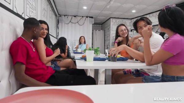 Enjoy watching full clip of : Liz Jordan, Roxie Sinner, Gal Ritchie - Honk If Youre Horny