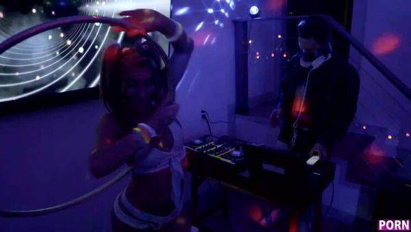 Stream the uncensored video named : Raver Girlfriends - S12:E10