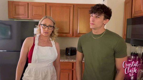 Stream the hardcore clip named : Blonde Stepmom Gets Double Creampies On Thanksgiving