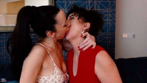 Play the complete movie : Lesbian Stepmom Seduction: Dirty Kisses with Savvy Star