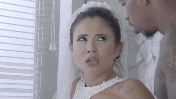 View the complete clip titled : I Screw My Ex Before Wedding and He Makes Me Squirt