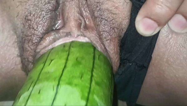 View hardcore video titled : White girl poses in amateur porn video