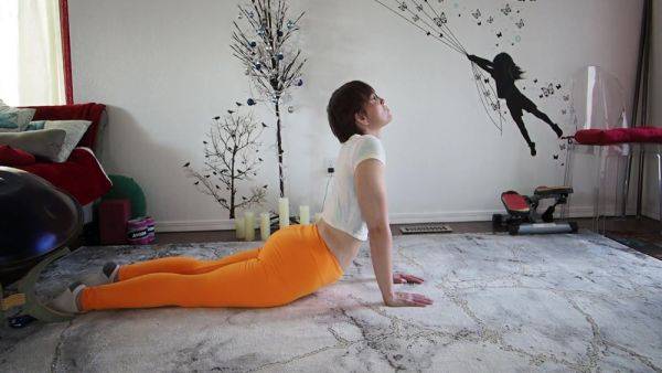 Play the uncensored video : Goddess Aurora Willows Shows How To Repair A Rotator Cuff