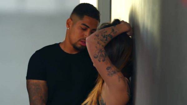 Play complete movie titled : Kimberley comes, fucks hard in anal and leaves!