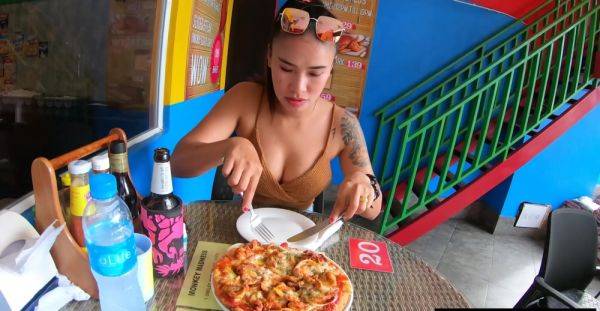 Pizza before making a homemade sex tape with his busty Asian girlfriend - alphaporno.com - Thailand on pornsfind.com