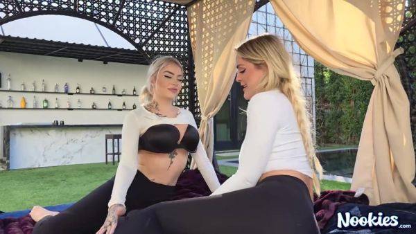 Play complete movie : Nichole Saphir and Savvy Suxx Hardcore Threesome