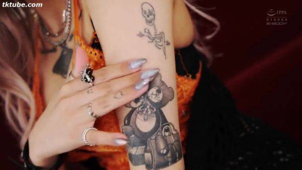 Watch this complete clip : OQZDMCLDFBJLEWUWBU040EBWH037