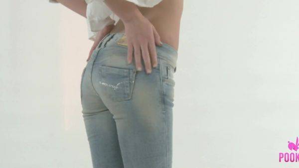 Skinny Beauty Indi Spreads Cheeks in Tight Jeans - anysex.com on pornsfind.com