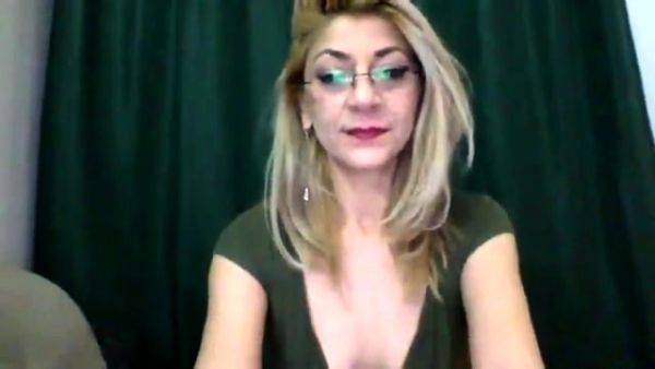 Watch the complete video called : Solo Girl Free Amateur Webcam Porn Video