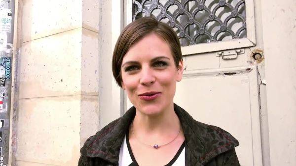 Enjoy watching the complete scene called : Marie, 28 years old, from Draguignan (83)!