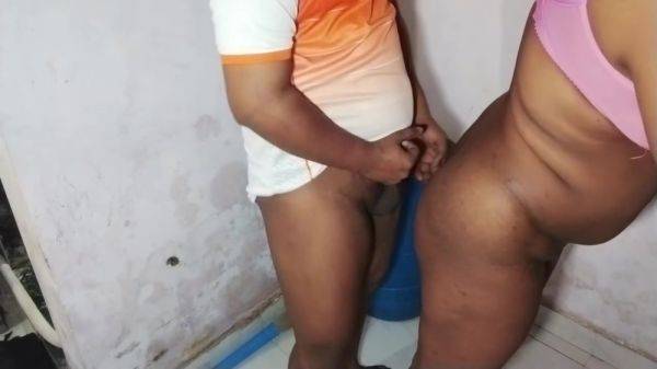 Devar Ne Bhabhi Ko Kapda Badalte Huye Dekha Phir Choda Khoob Maze Se - Devar Bhabhi - desi-porntube.com on pornsfind.com