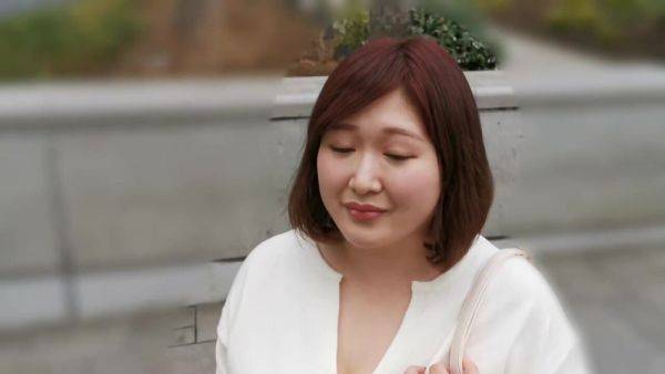 Watch the uncensored video titled : 0002245_爆乳のぽっちゃり日本人女性が人妻NTRのハメハメ