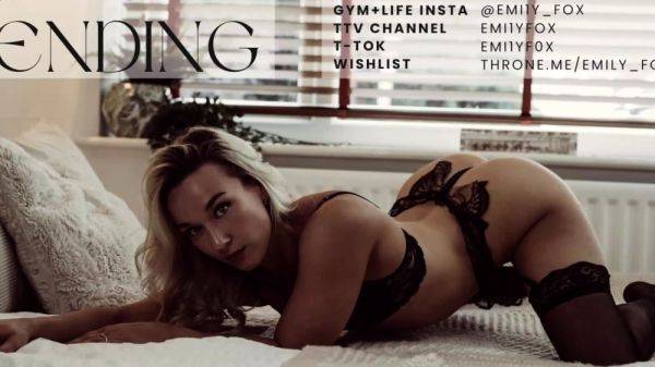 Watch this uncensored video named : Trashy blonde babe in stockings