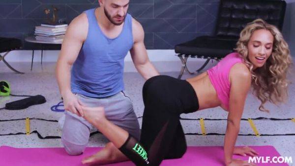Enjoy watching this uncut scene of : Poolside Bubble Booty feat. Briana Bounce