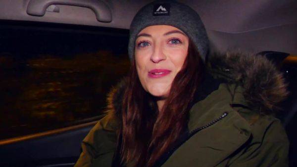 Play complete movie titled : A camgirl fucks with a fan